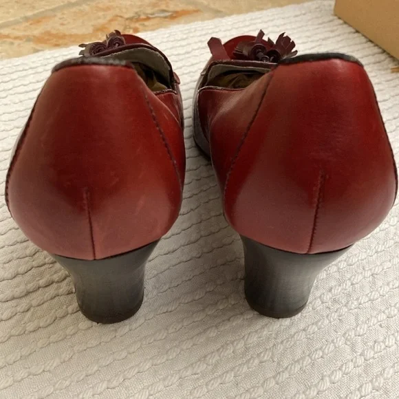 Hush puppies Pumps Womens 10 leather tassel heels Red shoes Preppy office career - Picture 7 of 12